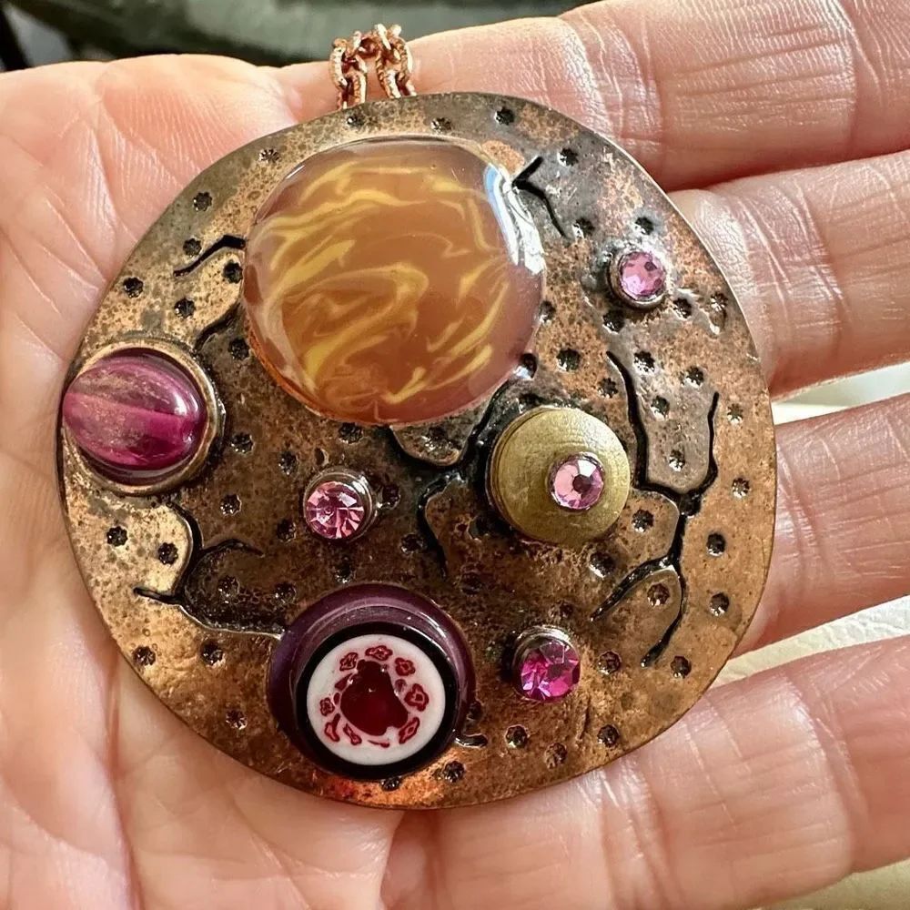 1928 copper tone pendant necklace
